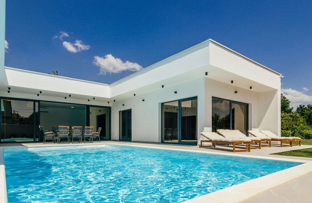 Maravillosa casa de vacaciones privada con WIFI, piscina privada, A/C, TV, terraza y aparcamiento