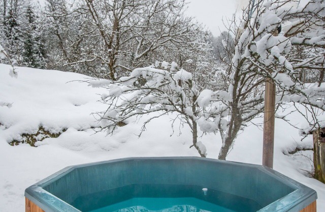 Preciosa casa de vacaciones privada con jacuzzi, WIFI, TV, terraza, mascotas permitida, aparcamiento