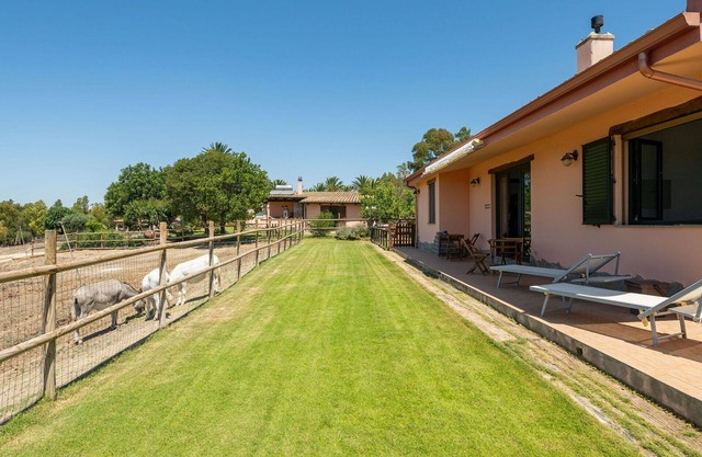 Maravillosa casa de vacaciones privada con A/C, TV, patio, vista panorámica y aparcamiento