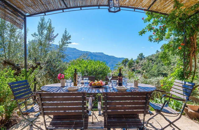 Estupenda casa de vacaciones privada para 4 personas con WIFI, TV, patio y aparcamiento