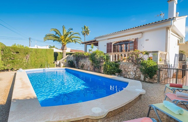 Preciosa casa de vacaciones privada con A/C, piscina privada, WIFI, TV, patio y aparcamiento