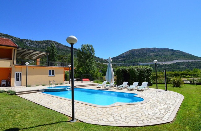 Casa de vacaciones privada con WIFI, jacuzzi, piscina privada, A/C, TV, terraza, aparcamiento