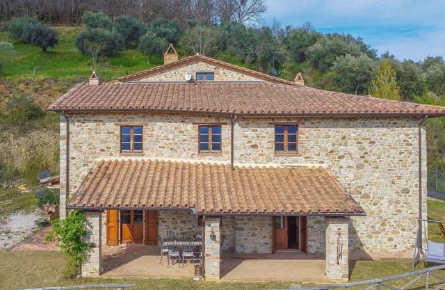 Preciosa casa de vacaciones privada con WIFI, TV, balcón, mascotas permitida y aparcamiento