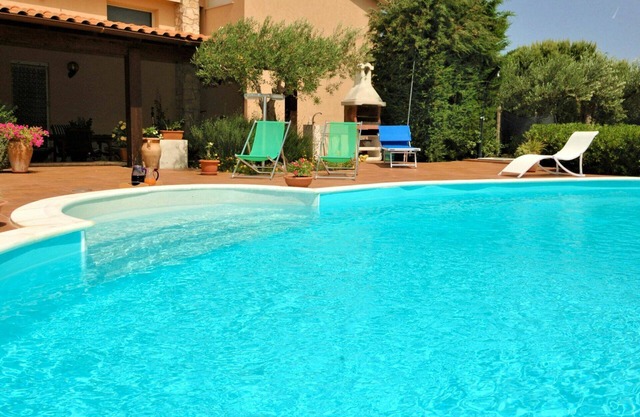 Preciosa casa de vacaciones privada con A/C, piscina privada, WIFI, TV, patio, aparcamiento