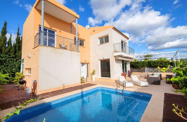 Maravillosa casa de vacaciones privada con piscina privada, WIFI, A/C, TV, patio, aparcamiento