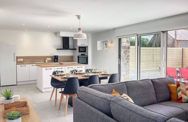 Estupenda casa de vacaciones privada para 6 personas con WIFI, TV, patio y aparcamiento