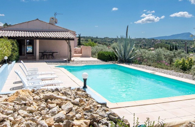 Casa de vacaciones privada con piscina privada, TV, terraza, mascotas permitida, aparcamiento