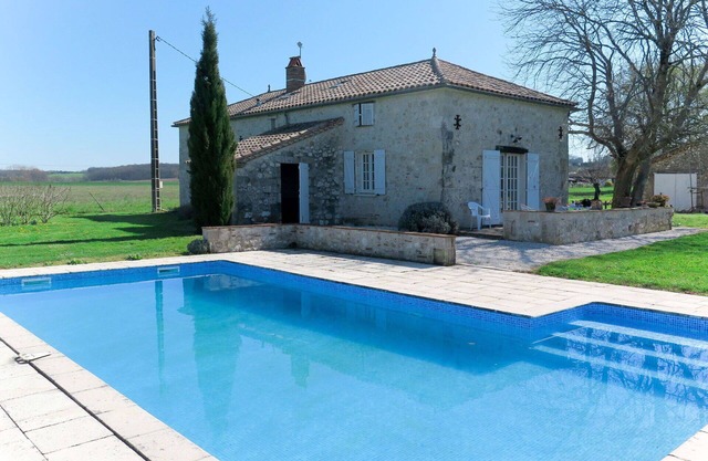 Casa de vacaciones privada con piscina privada, WIFI, TV, terraza, mascotas permitida, aparcamiento