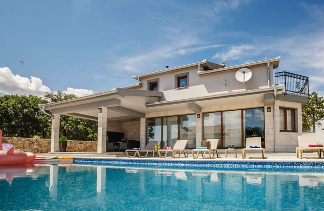 Preciosa casa de vacaciones privada con A/C, jacuzzi, piscina privada, WIFI, TV, terraza
