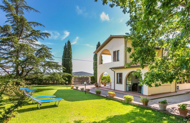 Estupenda casa de vacaciones privada con A/C, WIFI, TV, patio, mascotas permitida y aparcamiento