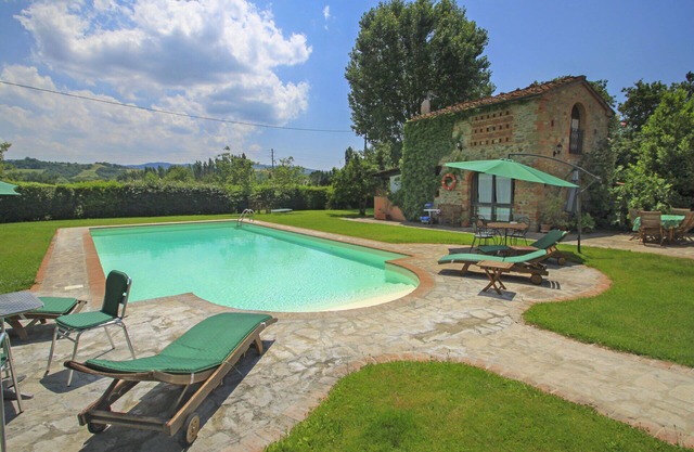 Preciosa casa de vacaciones privada con WIFI, piscina, TV, patio, aparcamiento, cerca de Arezzo