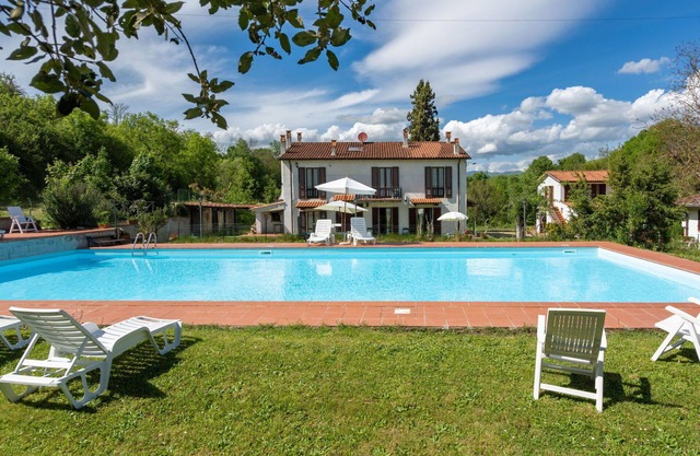 Casa de vacaciones privada con piscina privada, WIFI, TV, patio, mascotas permitida, aparcamiento