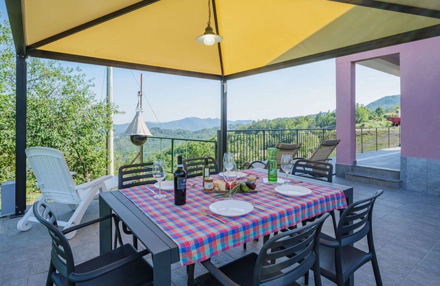Maravillosa casa de vacaciones privada para 6 personas con WIFI, A/C, TV, terraza y aparcamiento