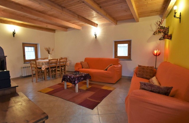 Estupenda casa de vacaciones privada para 4 personas con WIFI, TV, balcón y aparcamiento