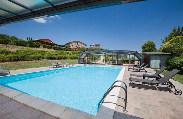 Casa de vacaciones privada con WIFI, A/C, piscina, TV, patio, mascotas permitida, aparcamiento