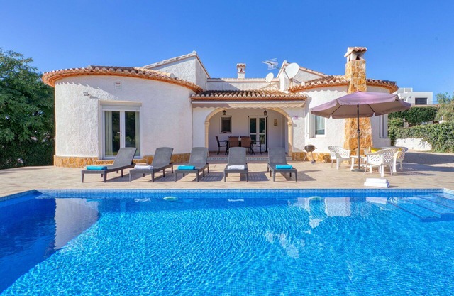 Estupenda casa de vacaciones privada con A/C, piscina privada, WIFI, TV, terraza, aparcamiento