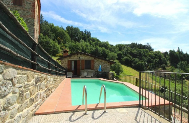 Casa de vacaciones privada con WIFI, piscina privada, TV, terraza, mascotas permitida, aparcamiento