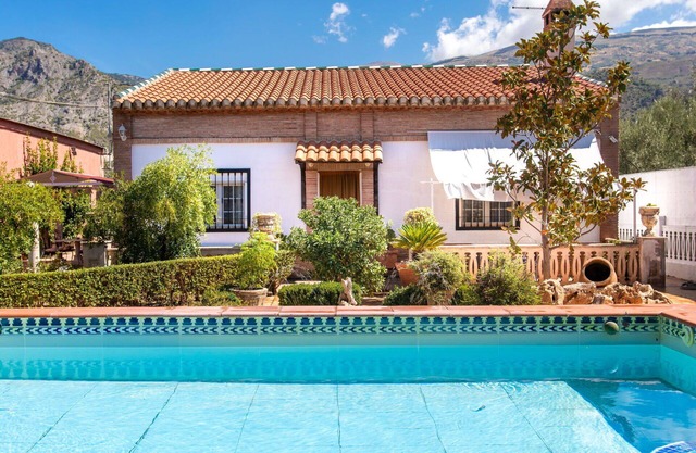 Estupenda casa de vacaciones privada con WIFI, piscina privada, A/C, TV, patio y aparcamiento
