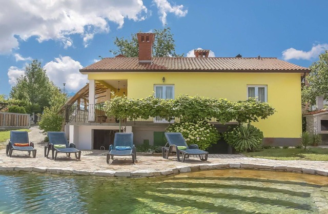 Casa de vacaciones privada con WIFI, piscina privada, terraza, mascotas permitida, aparcamiento