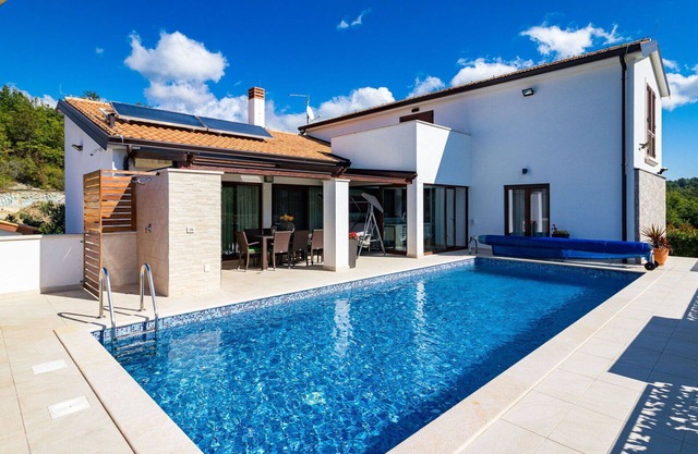 Casa de vacaciones privada con WIFI, piscina privada, jacuzzi, A/C, TV, terraza, aparcamiento