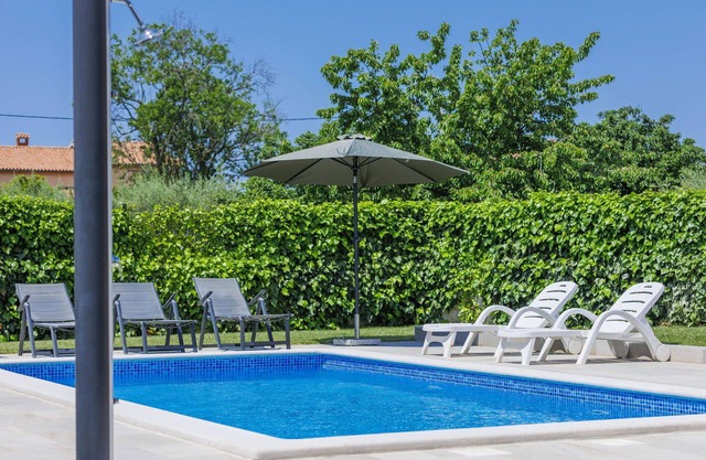 Preciosa casa de vacaciones privada con WIFI, A/C, piscina privada, TV, terraza y aparcamiento