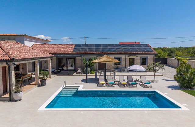 Maravillosa casa de vacaciones privada con WIFI, piscina privada, A/C, TV, terraza, aparcamiento