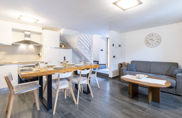 Maravillosa casa de vacaciones privada con WIFI, TV, patio, mascotas permitida y aparcamiento