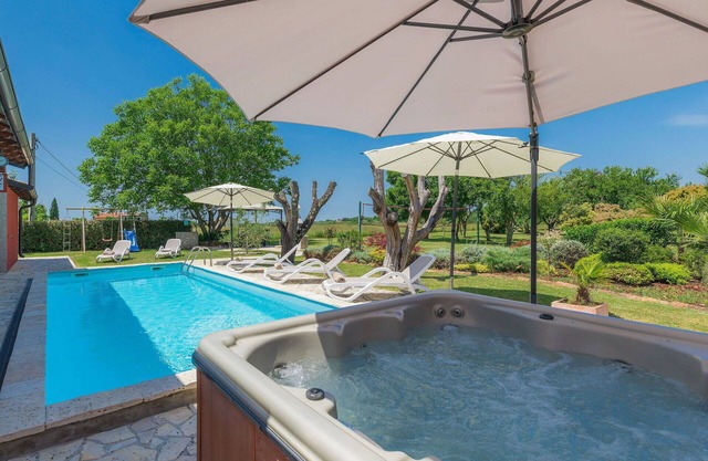 Casa de vacaciones privada con piscina privada, A/C, WIFI, jacuzzi, TV, terraza