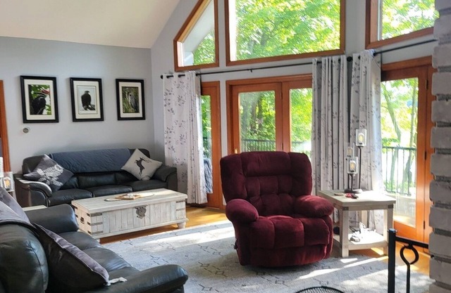Beautiful Private Waterfront Home -With Dock