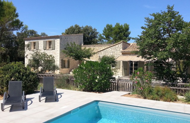 Masía con encanto en el pueblo de Eygalières, tranquila, con aire acondicionado, piscina, gran jardín
