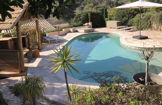 Beautiful Provencal villa 200 m from the beach with private pool