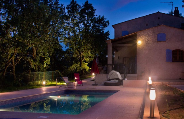 Hermosa villa provenzal con piscina climatizada.