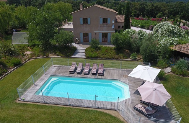 Hermosa villa provenzal rodeada de vignes cerca de St Tropez Piscina climatizada AC