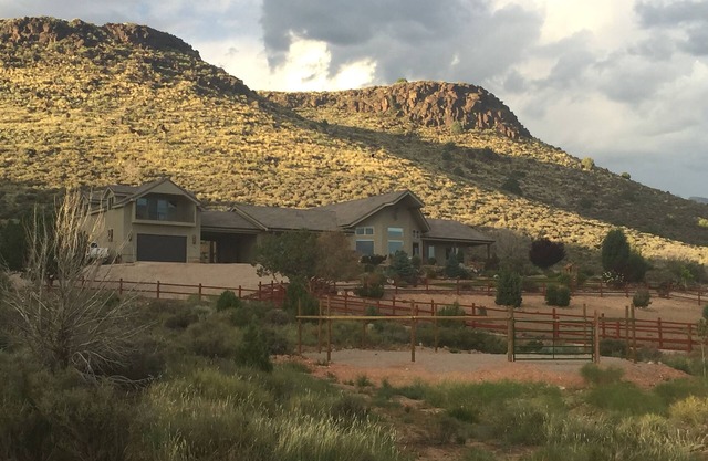 Hermoso retiro tranquilo rancho en 5 acres con caballos, vistas increíbles,