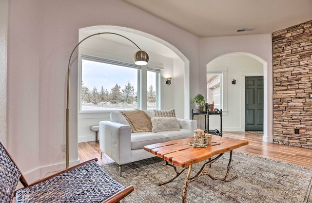 Beautiful Ranch Home w/ Cascade Mountain View