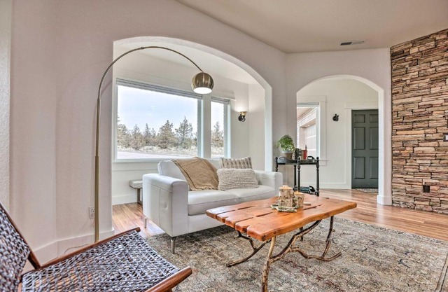 Beautiful Ranch Home with Cascade Mountain View