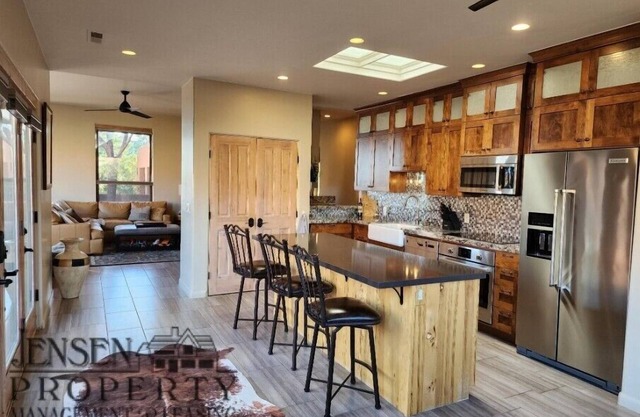 Beautiful Red Mt Kayenta Views 3br/3ba/3car/Min30 dy Discounted long term avail.