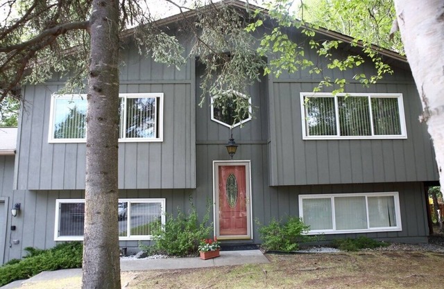 Beautiful remodeled home in quiet South Anchorage neighborhood