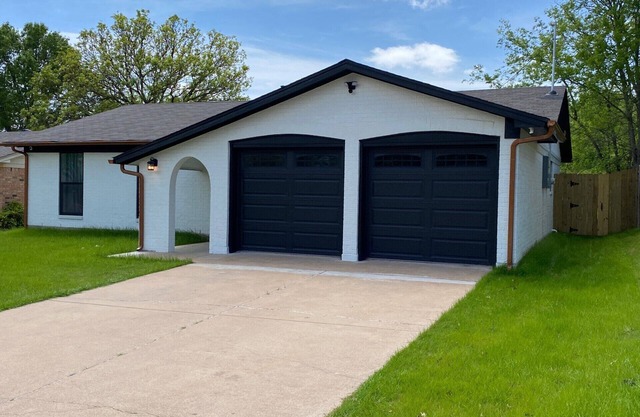 BEAUTIFUL REMODELED WITH HIGH END FURNISHINGS 3 BR/2B HOME IN BURLESON TX!