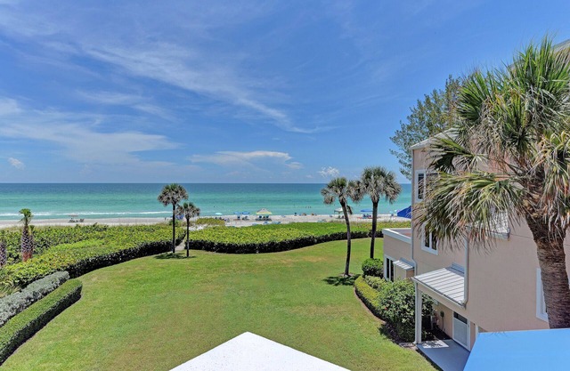 Hermoso, recientemente renovado Gulf Front # 319 en Sand Cay Beach Resort en Longboat