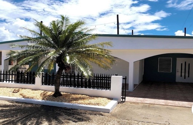 Beautiful renovated 2 bedroom 1 bathroom home 2 blocks from beach!