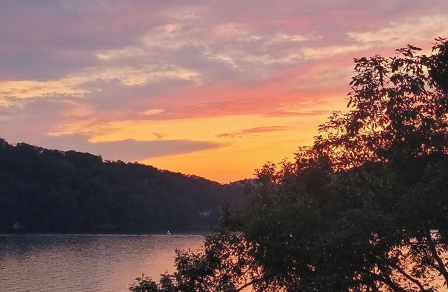 Beautiful Renovated Direct Waterfront Candlewood Lake Home~Views~Weekly Discount
