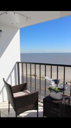 Beautiful renovated oceanfront, Galveston condo- fits up to six people!