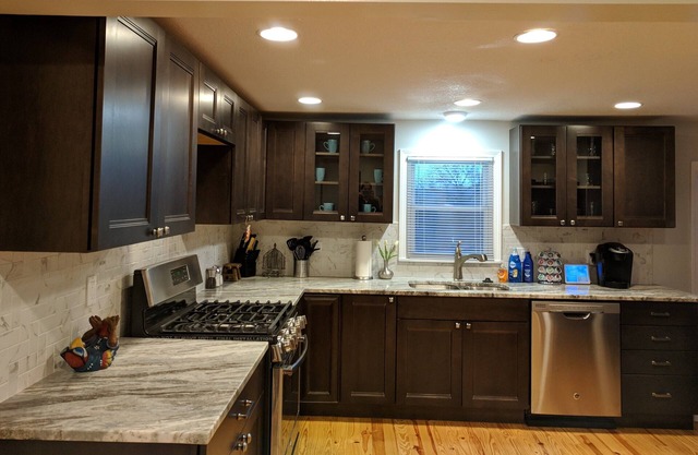 Hermoso rancho renovado en 1 acre, a 2 millas de los estadios.