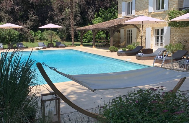 Beautiful restored country house near Sarlat, 2 minutes walk to lake with beach