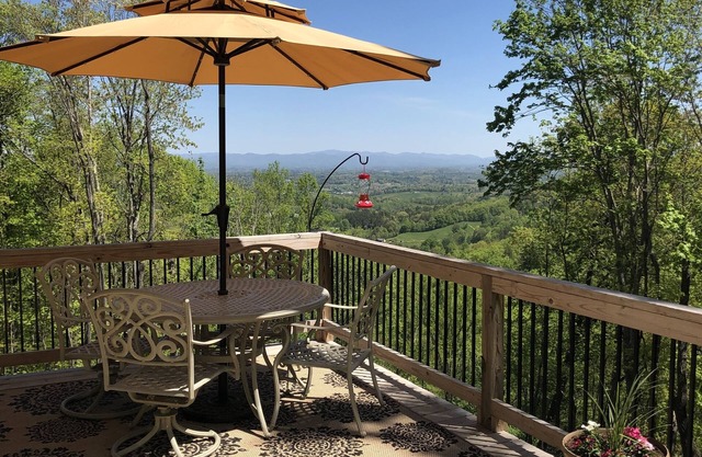 Hermoso refugio en la montaña privada de 6 acres con las vistas más impresionantes.