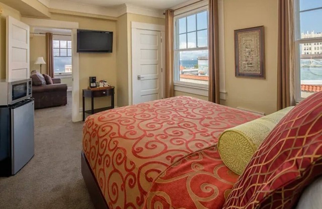 Beautiful Room w/ Original Artwork | Perfect for a Relaxing Stay | 2 Suites
