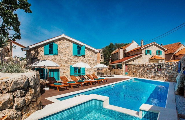 Beautiful Rustic Villa Imota