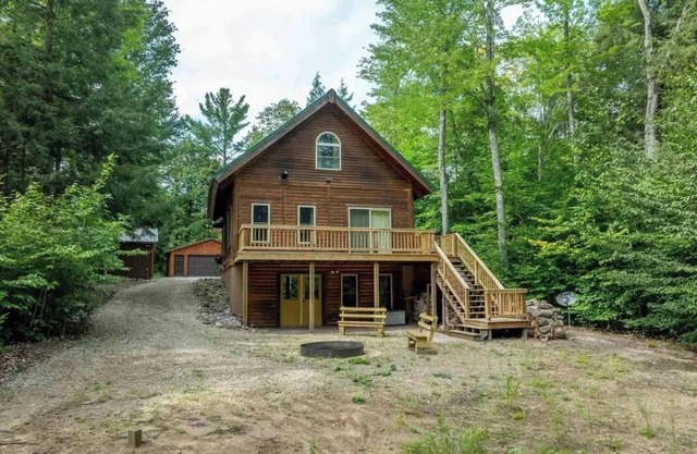 Beautiful Rustic 3-Bedroom Cabin Near Munising-Next To UTV/ATV/Snowmobile Trails