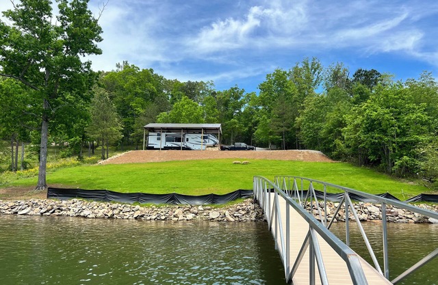 Beautiful RV lot on Smith Lake
